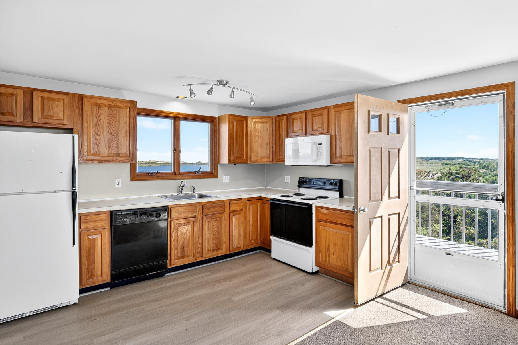 433 Shore Road Truro, MA 02666 - Photo 4 of 27 012_PF0A0707
