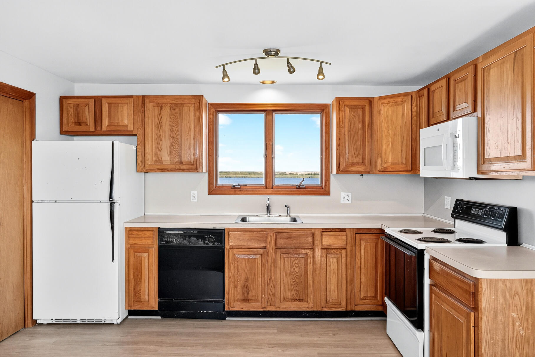433 Shore Road Truro, MA 02666 - Photo 9 of 27 014_PF0A0717