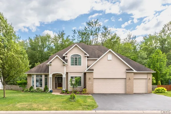 $589,900 | 8411 Vermillion Circle, Lysander, NY 13027