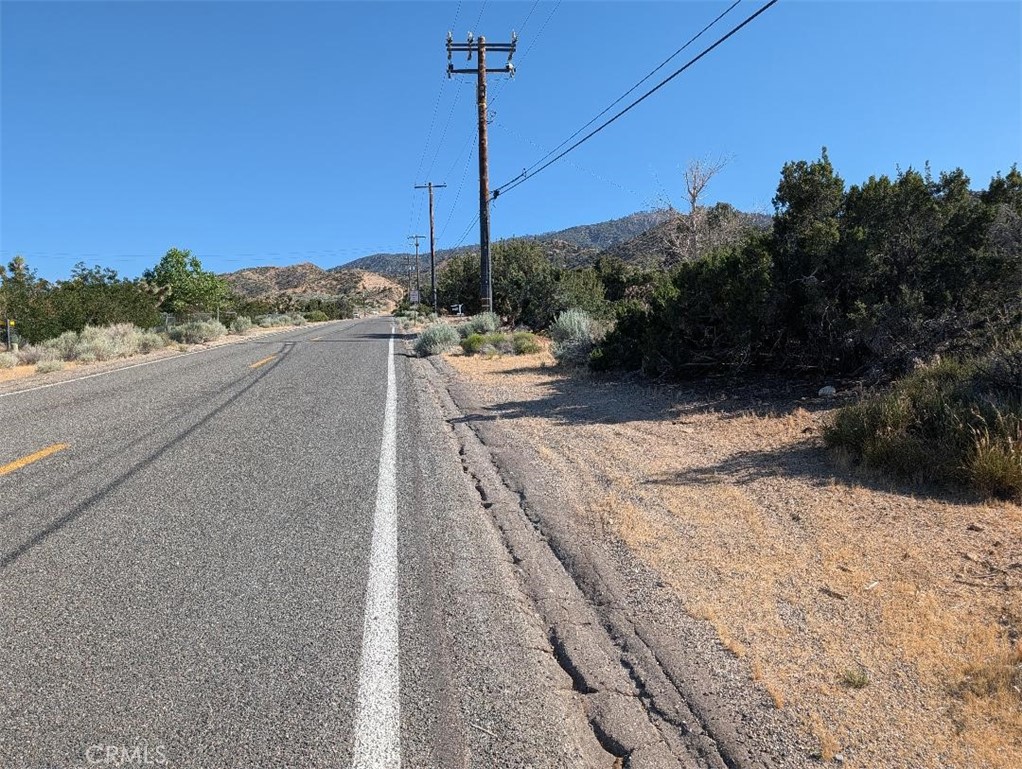 8 Mountain Road Pinon Hills, CA 92372 - Photo 5 of 6