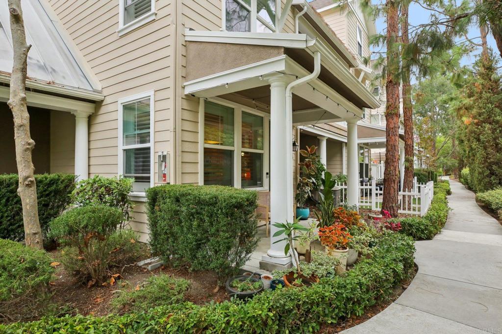 94 Hinterland Way Ladera Ranch, CA 92694 - Photo 43 of 52 front view of a house