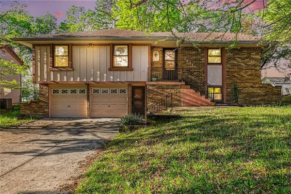 $215,000 | 7403 East 134th Terrace, Grandview, MO 64030