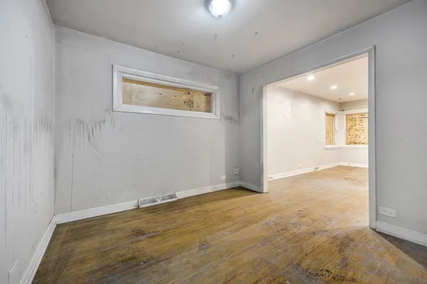 $140,000 | 742 Bellwood Avenue, Bellwood, IL 60104