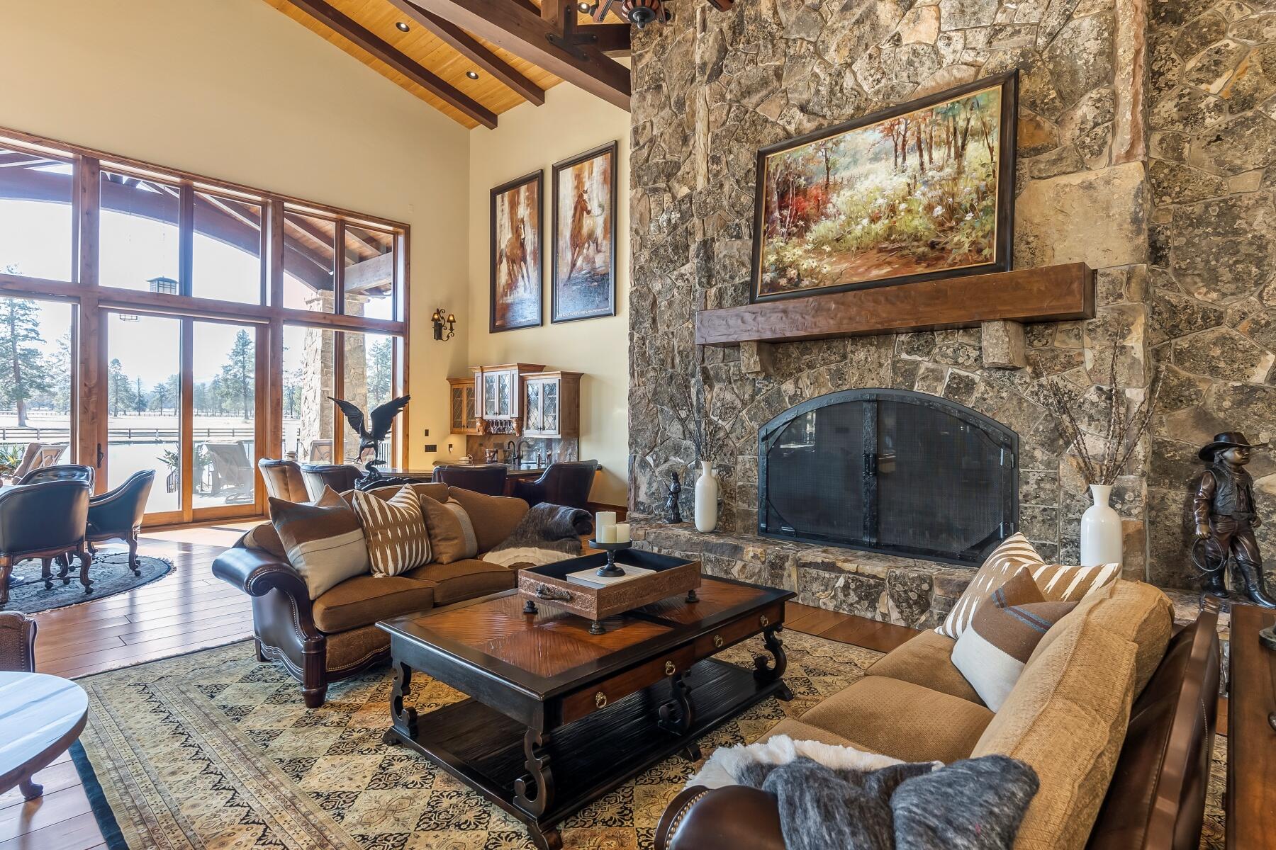16400 Jordan Road Sisters, OR 97759 - Photo 10 of 101 Living Room
