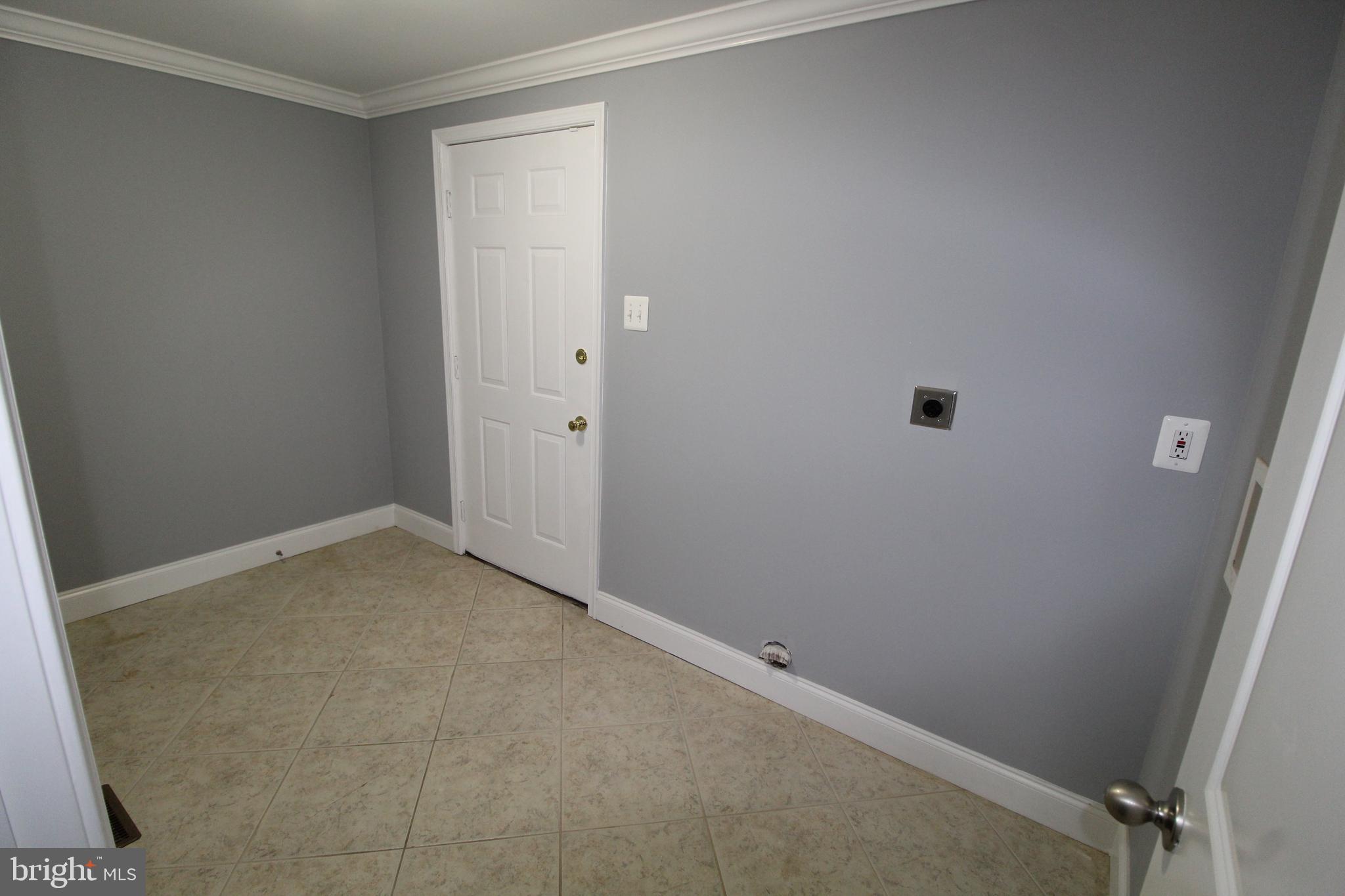 7800 A Blue Grass Road Baltimore, MD 21237 - Photo 14 of 28 Laundry/Mud Room