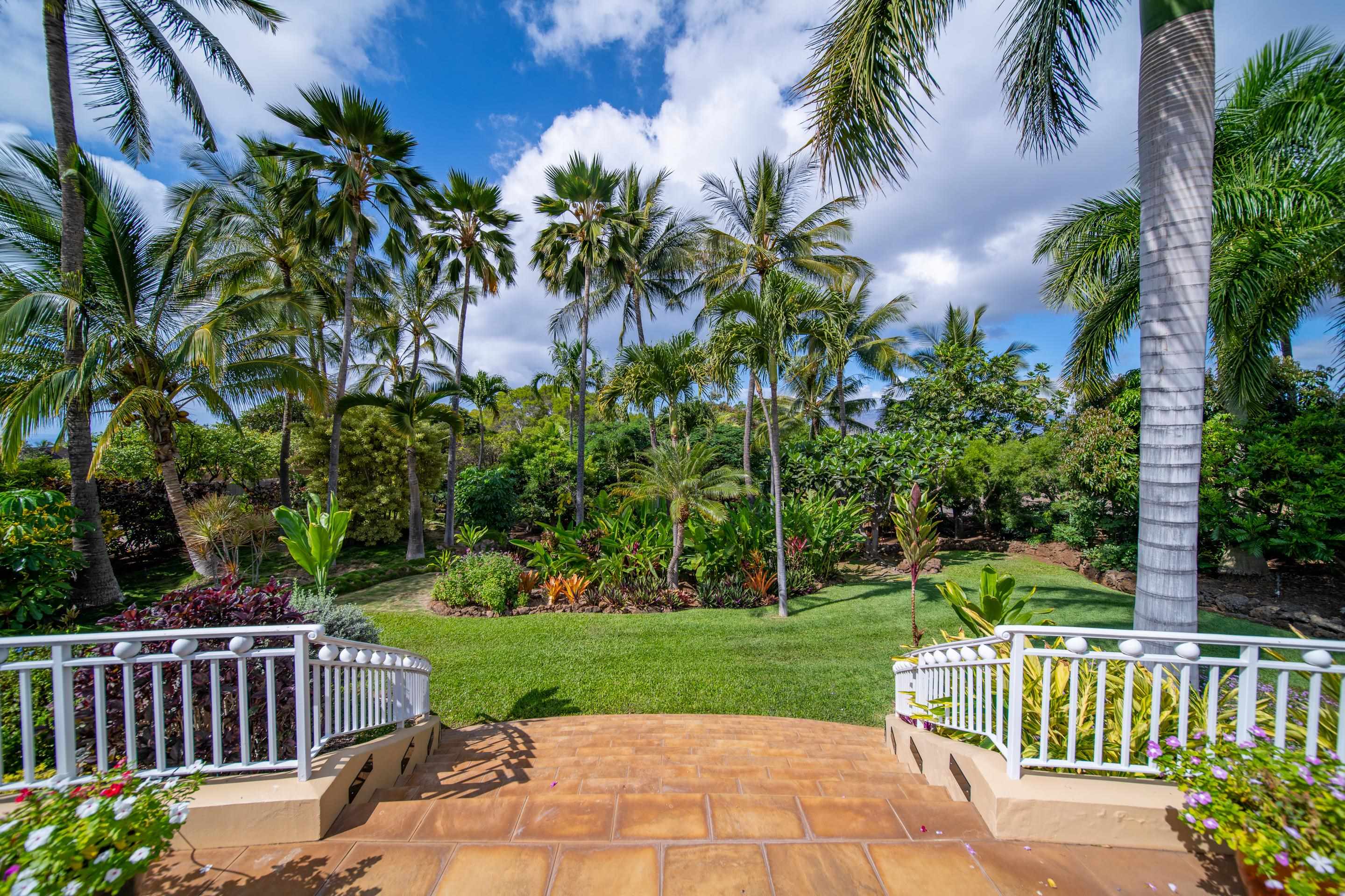 135 Kaimanu Place Kihei, HI 96753 - Photo 5 of 29 a view of a deck with a table and chairs with wooden fence