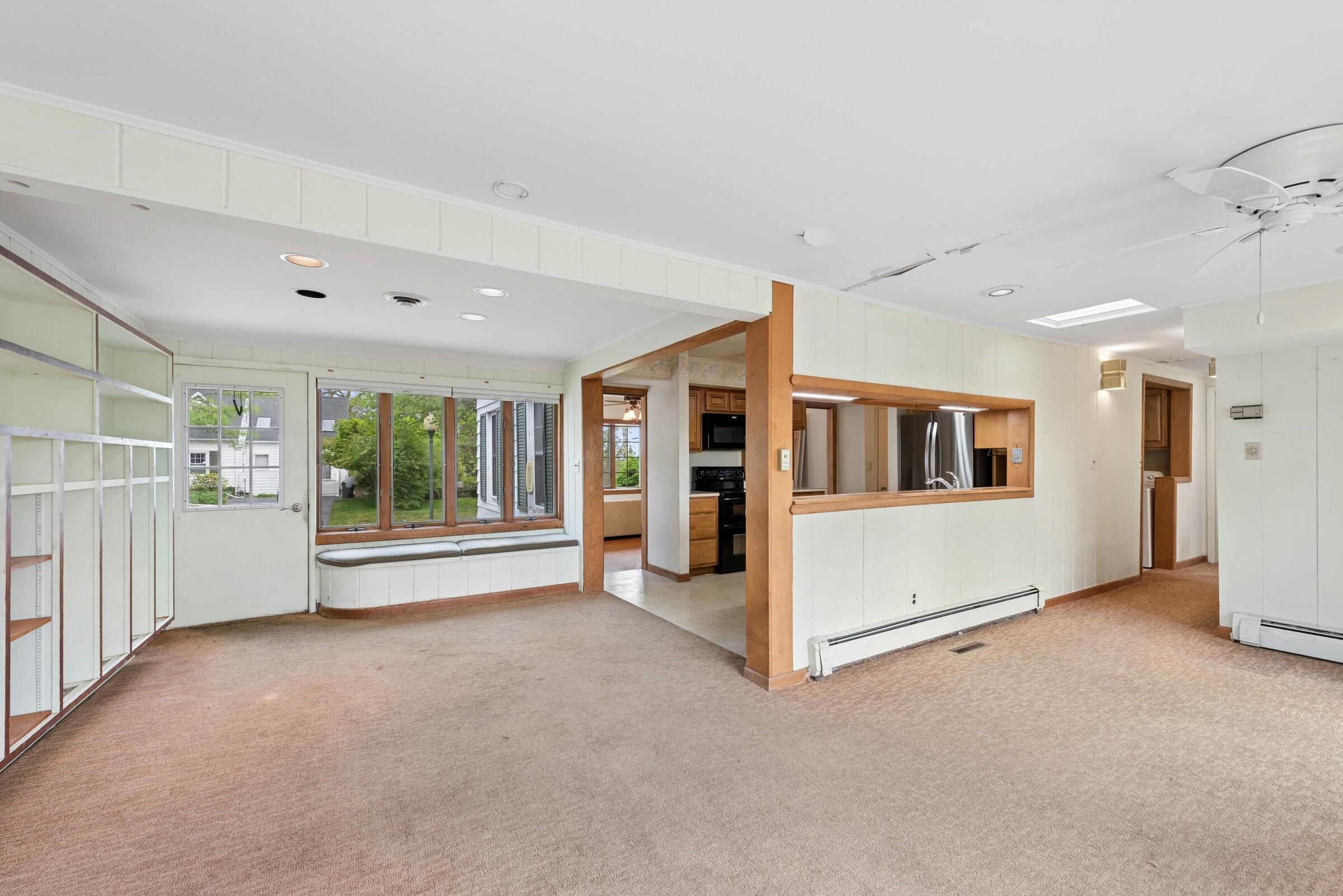 415 Ridgeway Street St. Joseph, MI 49085 - Photo 6 of 36 06-Family Room