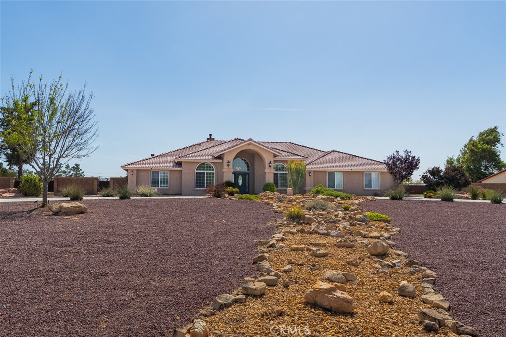 19501 Kinai Road Apple Valley, CA 92307 - Photo 1 of 49 a front view of a house with a yard