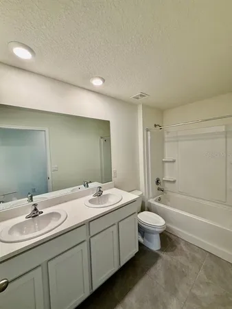$2,700 | 24706 Northwest 11th Place, Newberry, FL 32669