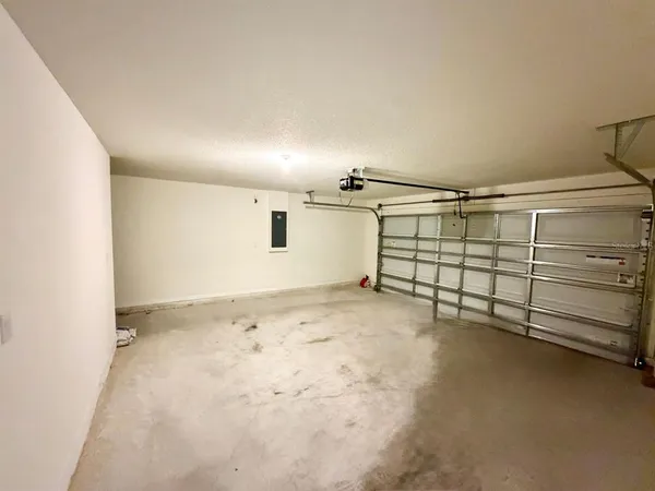 $2,700 | 24706 Northwest 11th Place, Newberry, FL 32669