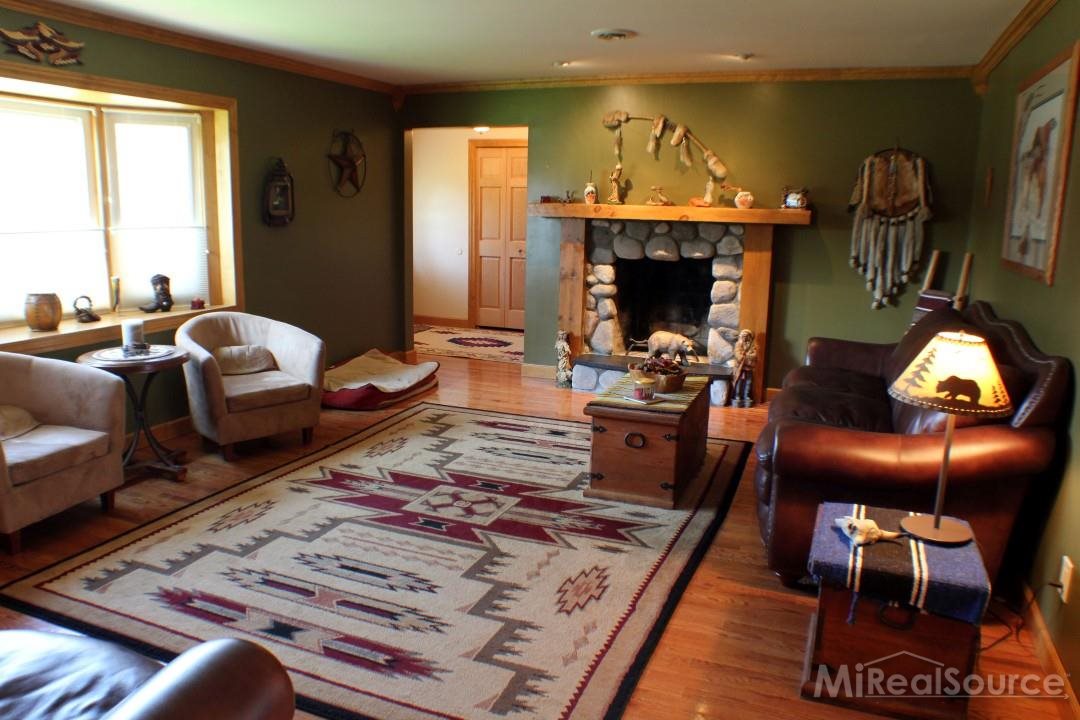925 East Avon Road Rochester, MI 48307 - Photo 8 of 24 31189267-7.JPG