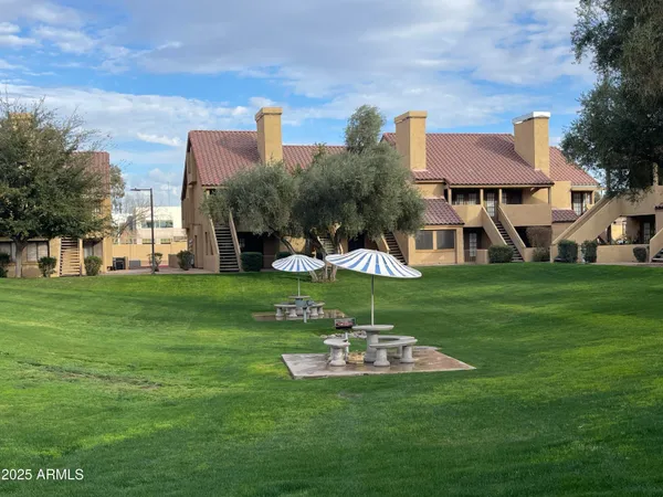 a view of a house with backyard