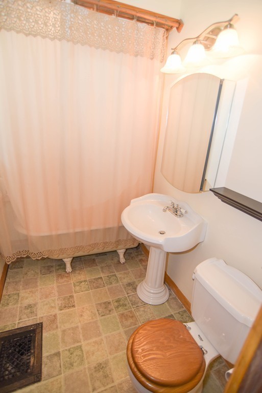 72 Ashley Street West Springfield, MA 01089 - Photo 12 of 30 Gallery Image 12