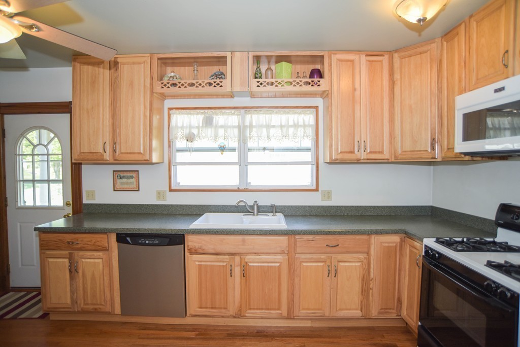 72 Ashley Street West Springfield, MA 01089 - Photo 7 of 30 Gallery Image 7