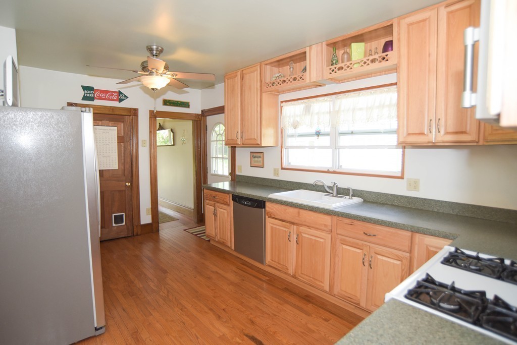 72 Ashley Street West Springfield, MA 01089 - Photo 8 of 30 Gallery Image 8
