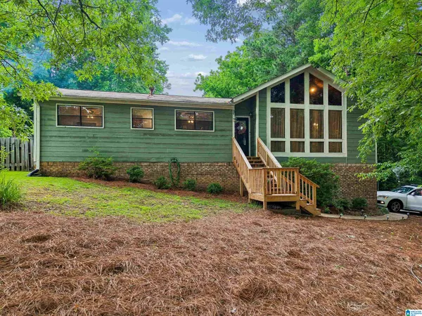 $289,900 | 1031 Kings Forest Drive, Leeds, AL 35094