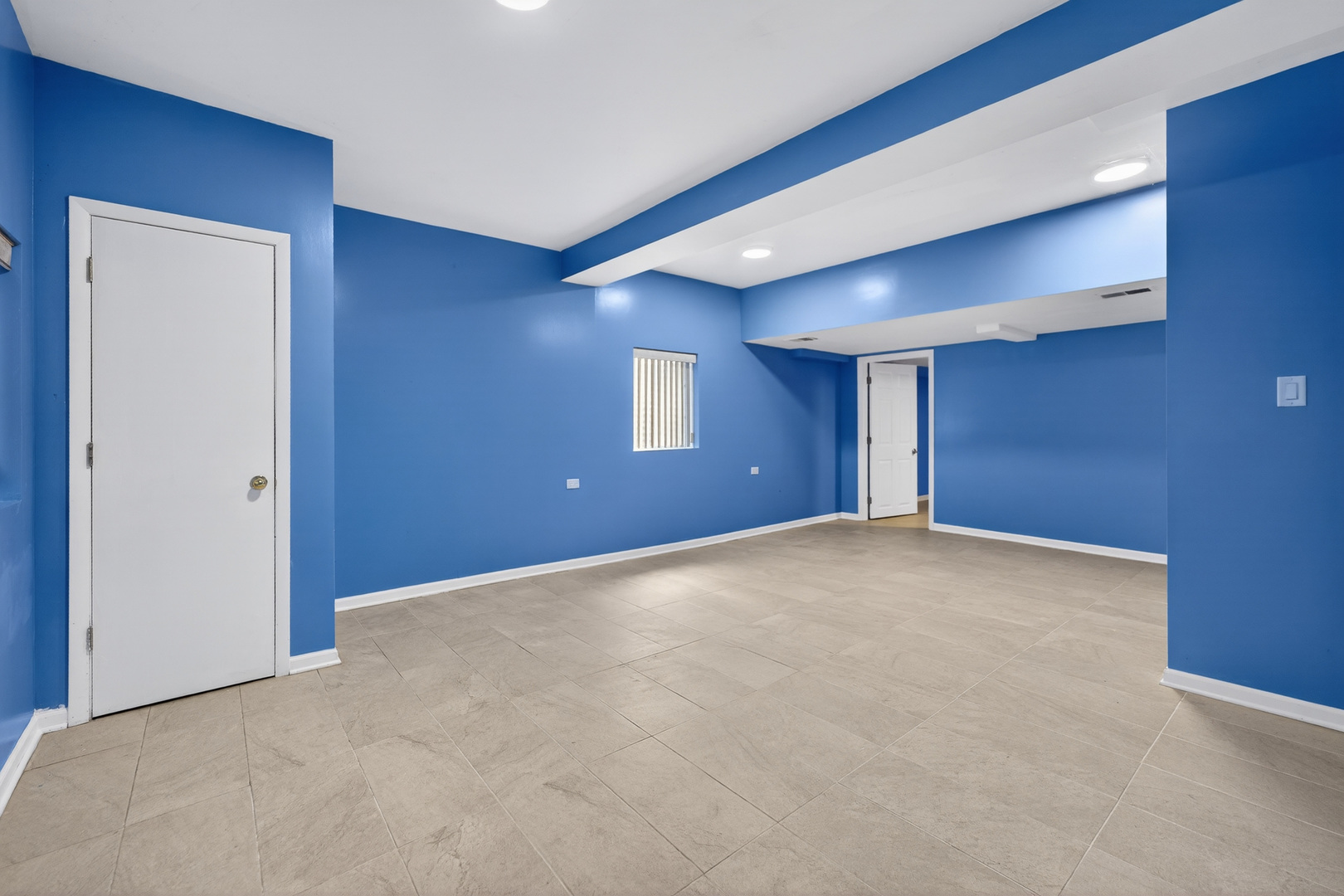 1281 Scarlet Drive Addison, IL 60101 - Photo 21 of 38 a view of an empty room