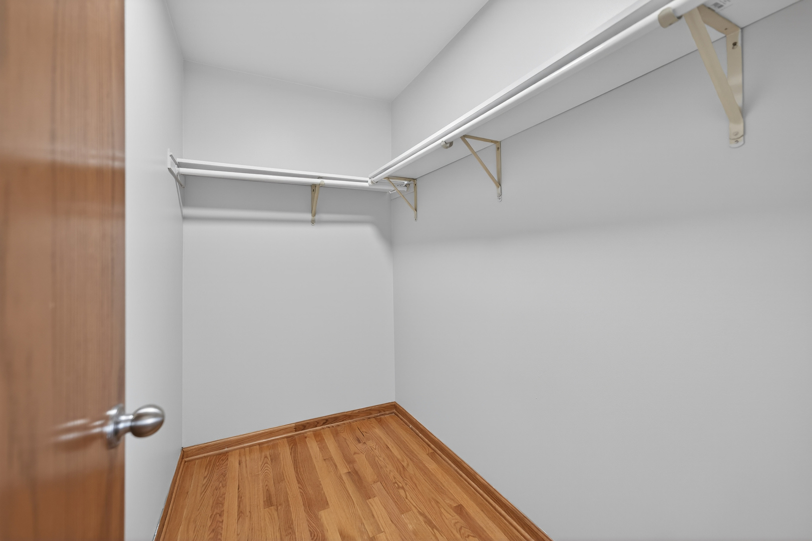 1281 Scarlet Drive Addison, IL 60101 - Photo 25 of 38 a view of a room with wooden floor
