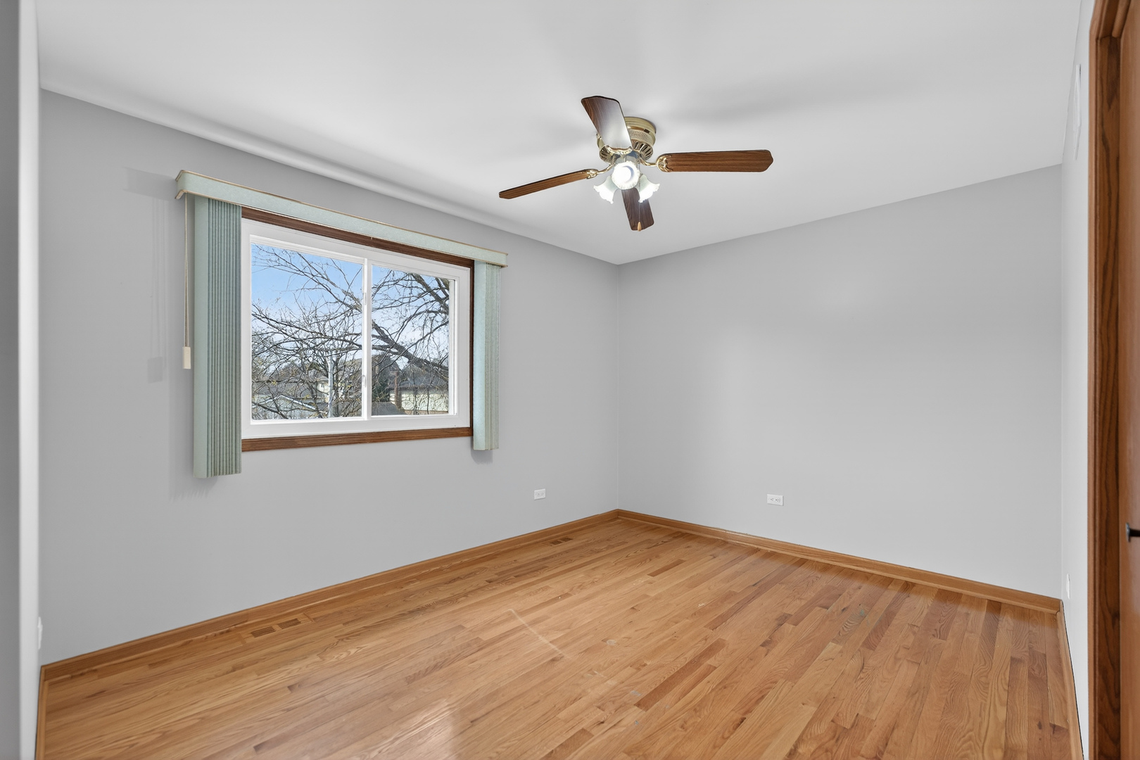 1281 Scarlet Drive Addison, IL 60101 - Photo 29 of 38 a view of empty room with wooden floor