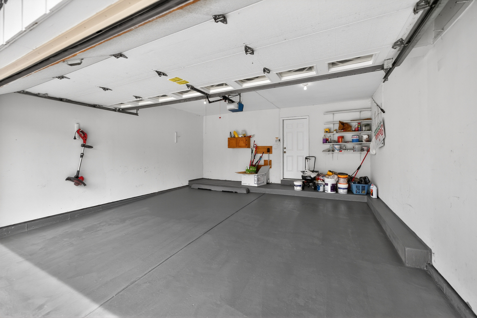 1281 Scarlet Drive Addison, IL 60101 - Photo 33 of 38 a view of a room with gym equipment