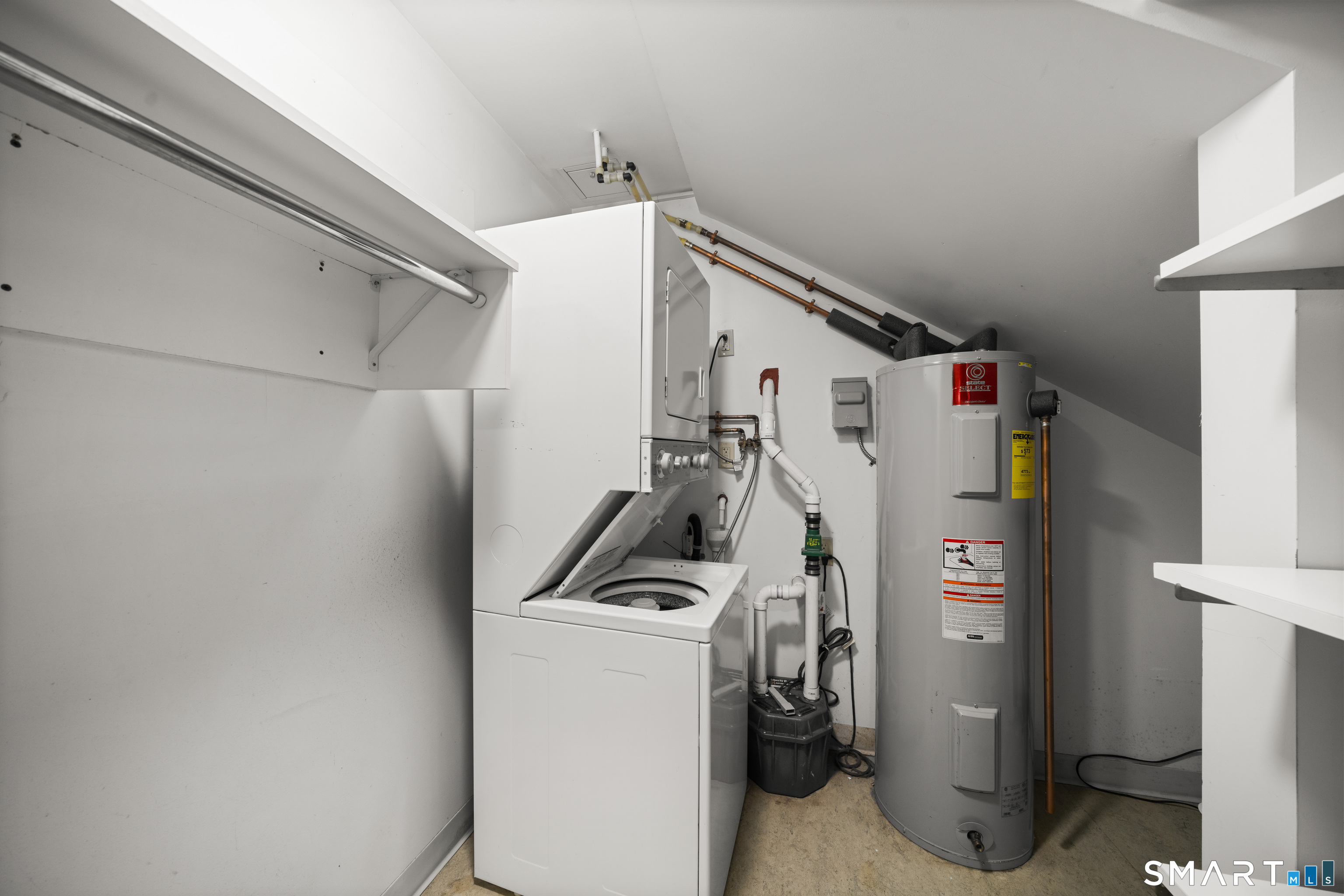 40 Elm Street, Unit B Hartford, CT 06106 - Photo 8 of 9 a utility room with dryer and washer