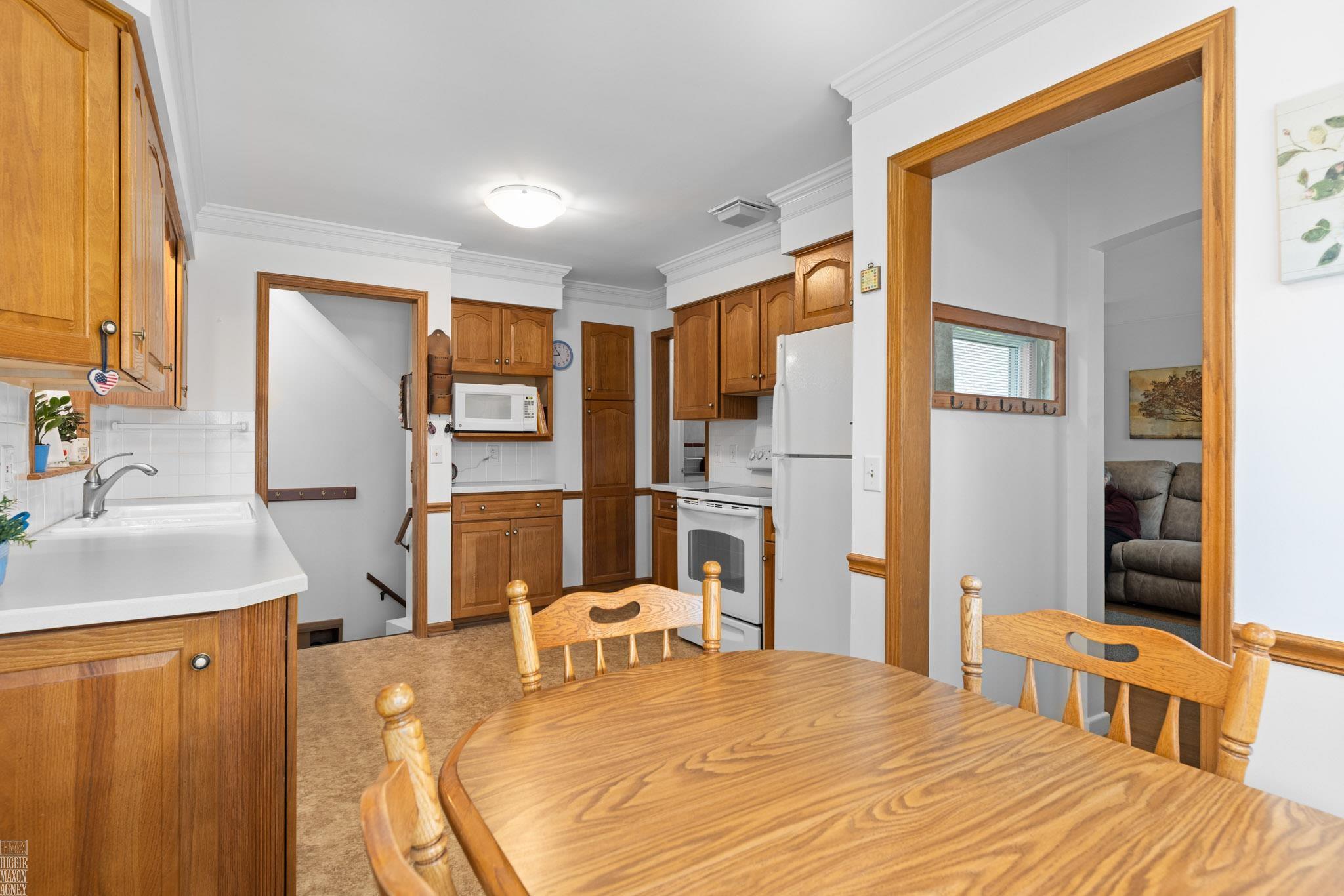 2057 Hawthorne Road Grosse Pointe Woods, MI 48236 - Photo 8 of 43