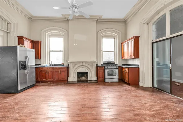 an empty room with windows and closet