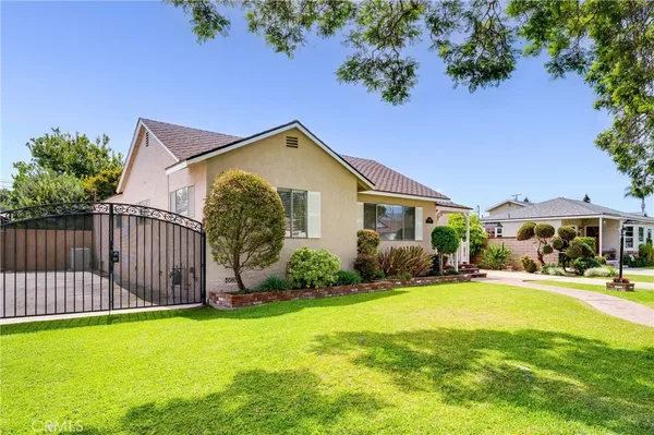 $1,295,000 | 4432 Stanbridge Avenue, Long Beach, CA 90808