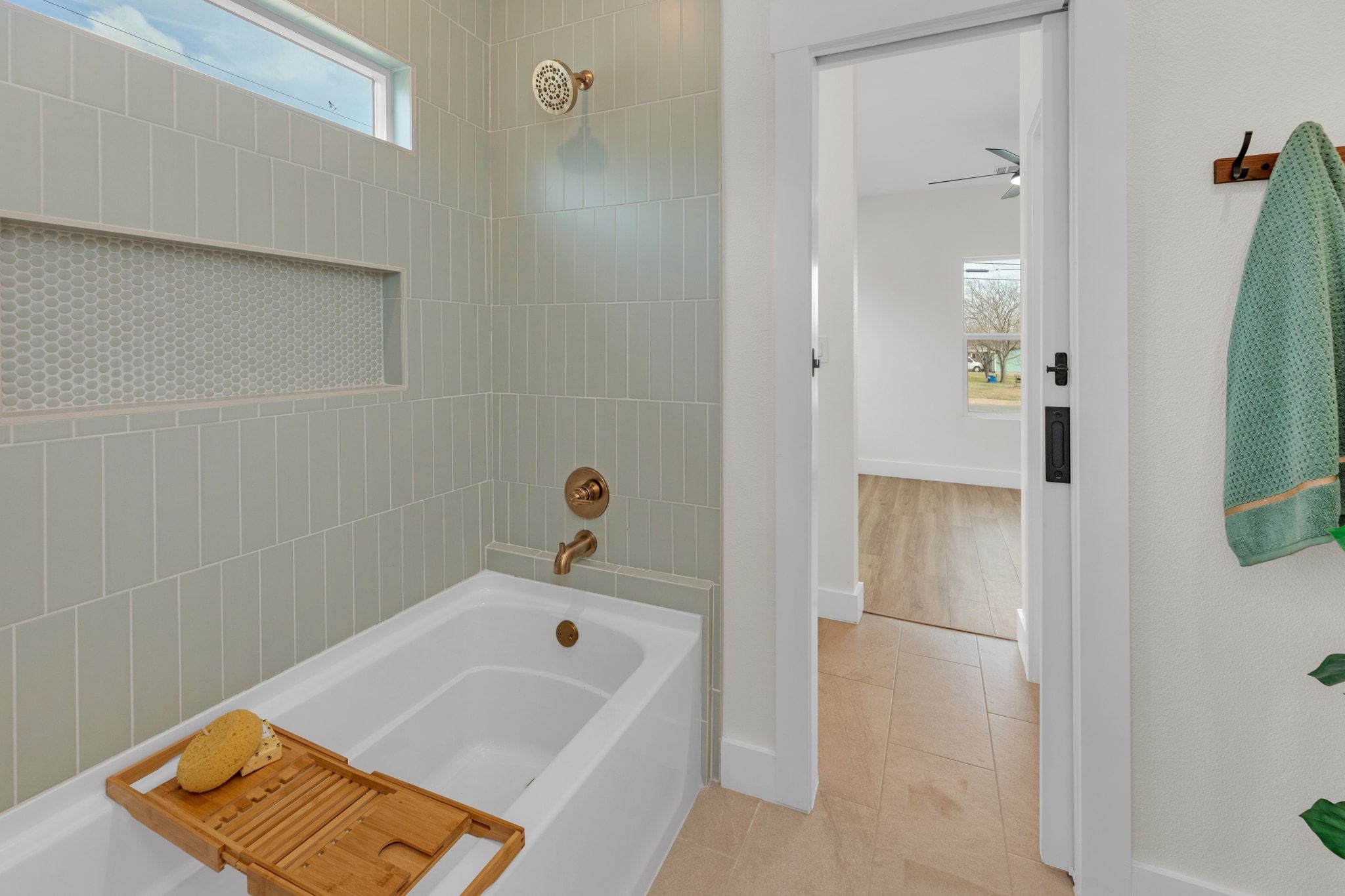 2102 South Church Street Georgetown, TX 78626 - Photo 22 of 40 Jack and Jill bathroom with tub.