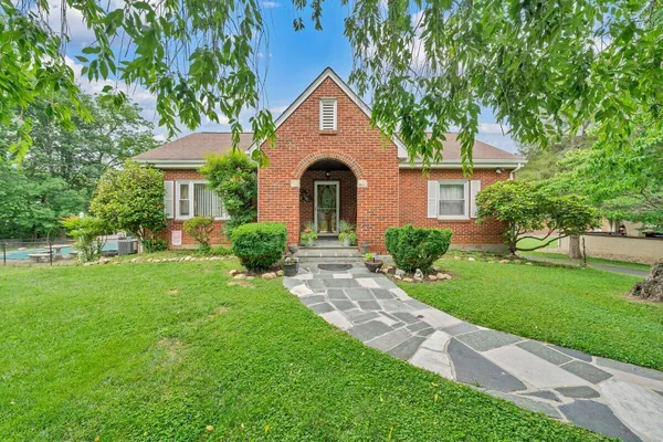 $349,900 | 2519 Kent Road Southeast, Roanoke, VA 24014