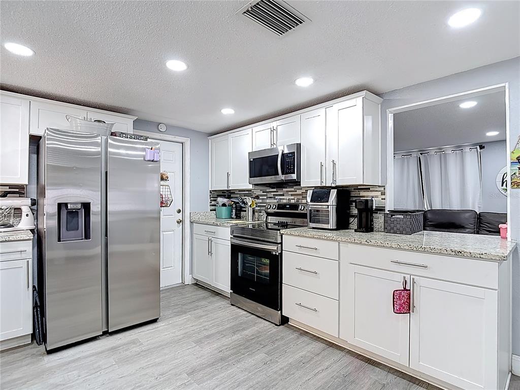 5913 Appletree Road Holiday, FL 34690 - Photo 4 of 12