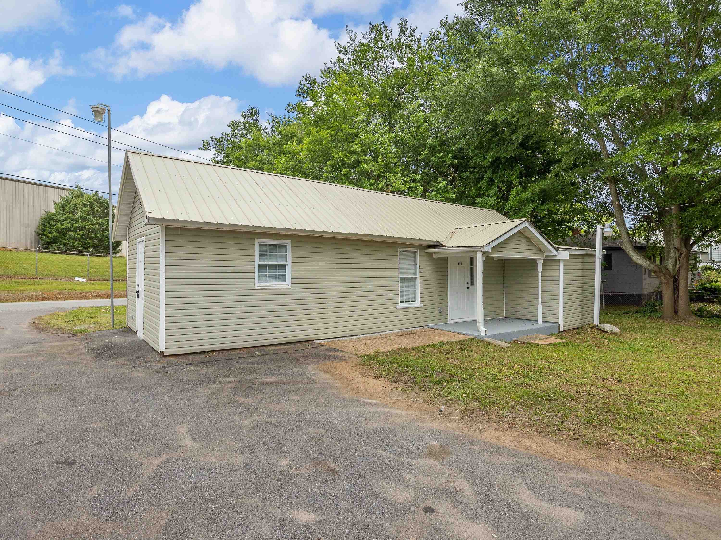654 Ethel Road Spartanburg, SC 29301 - Photo 2 of 31