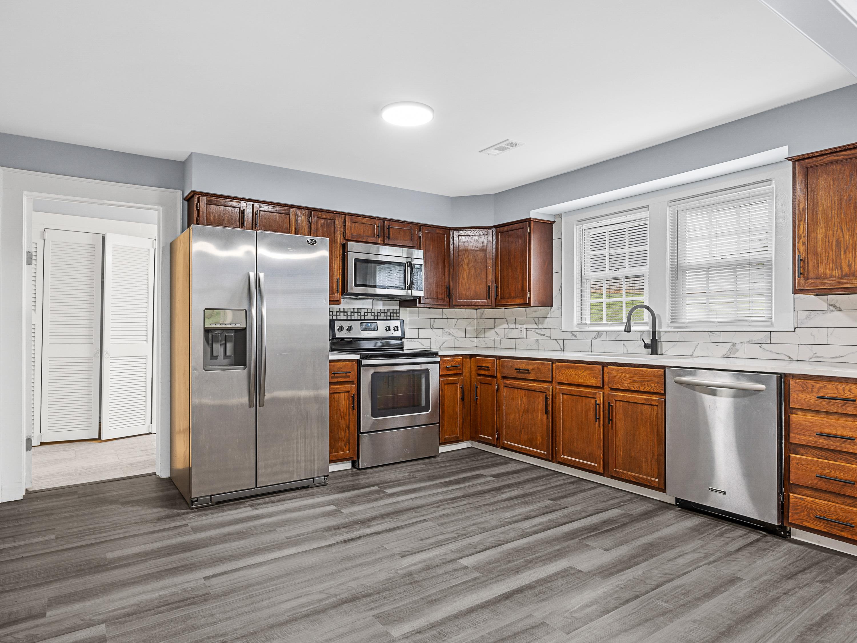 654 Ethel Road Spartanburg, SC 29301 - Photo 3 of 31