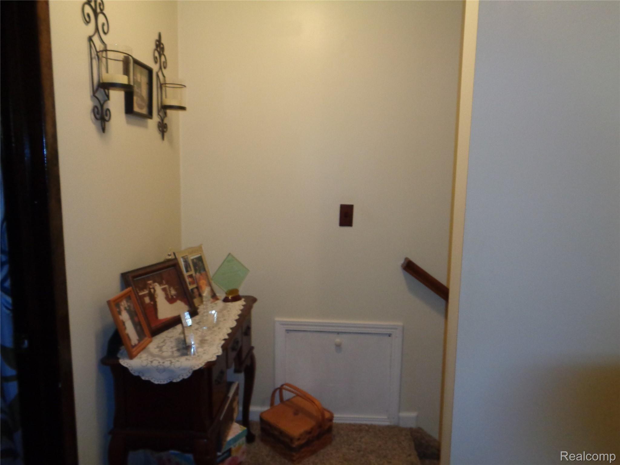 14940 Monroe Road Flat Rock, MI 48134 - Photo 33 of 35 DSC01099.JPG