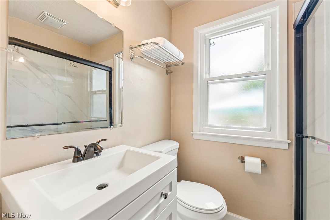 29306 Oakdale Road Willowick, OH 44095 - Photo 12 of 37
