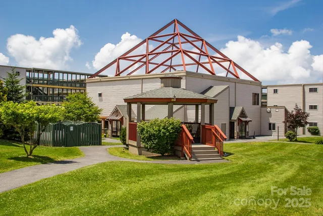 $194,900 | 301 Pinnacle Inn Road, Unit 4211, Beech Mountain, NC 28604