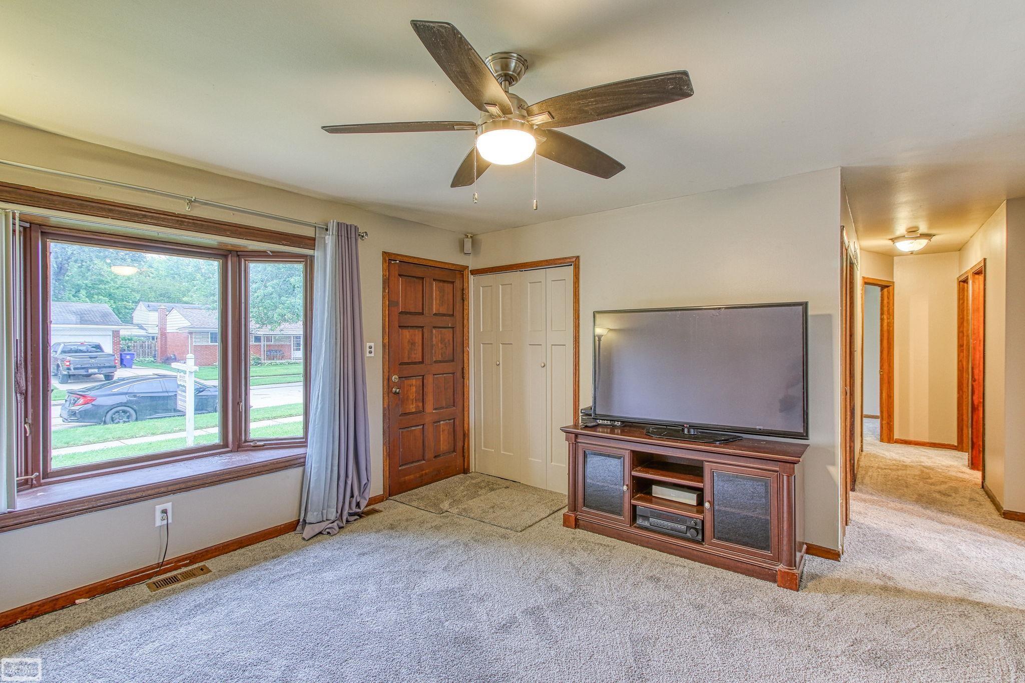 18527 Bittersweet Road Fraser, MI 48026 - Photo 7 of 46 50120102-6.JPG