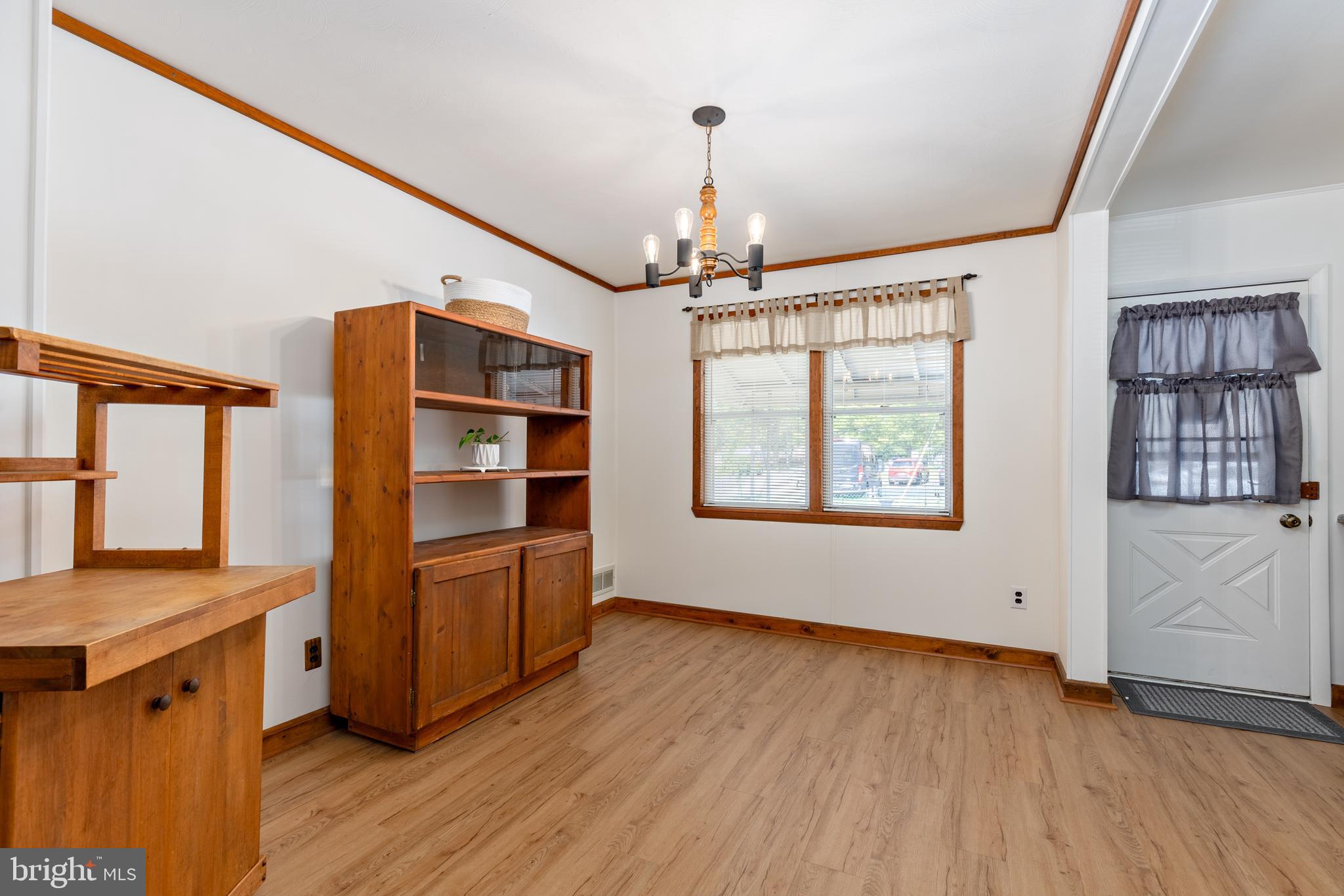 1654 Manor Road Baltimore, MD 21222 - Photo 5 of 43