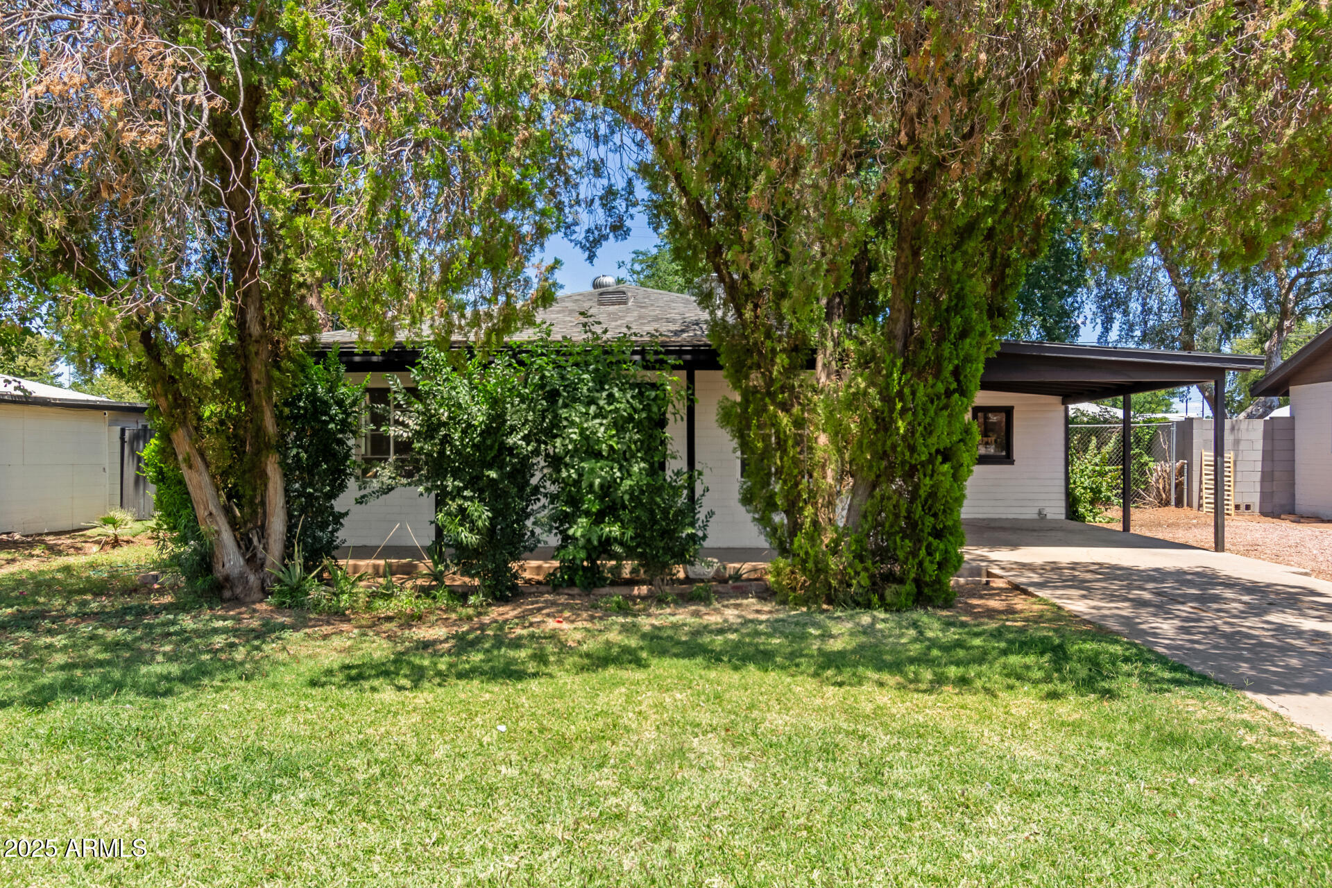 3526 East Cheery Lynn Road Phoenix, AZ 85018 - Photo 2 of 30 02 Cheery Lynn