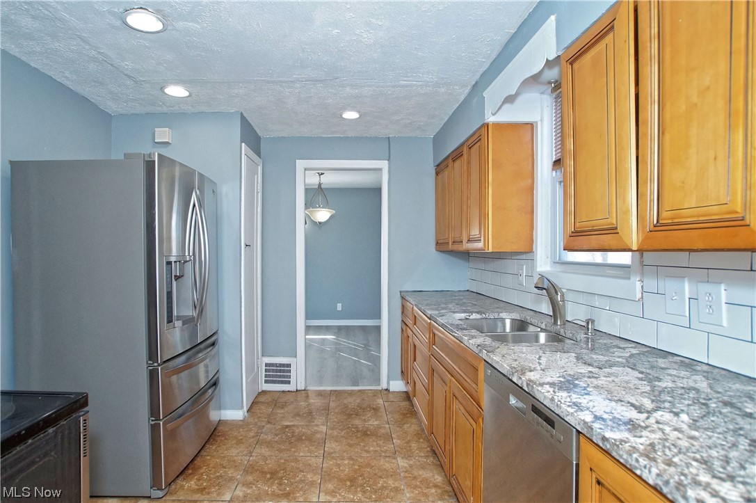 19917 Preston Road Cleveland, OH 44128 - Photo 4 of 14 Gallery Image 4