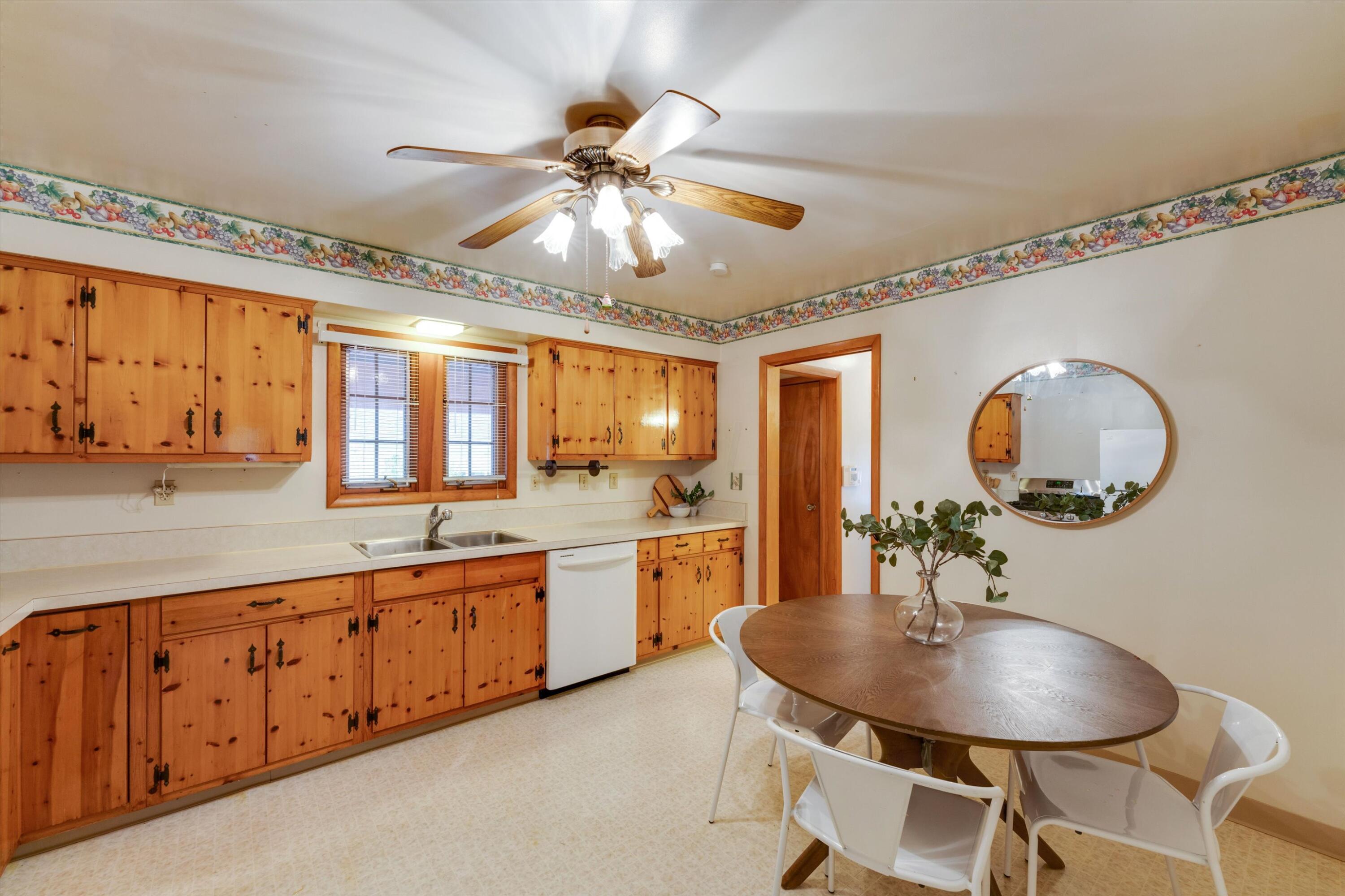 652 Bernhard Road Columbus, OH 43213 - Photo 13 of 53 19-dsc03091-dsc03093