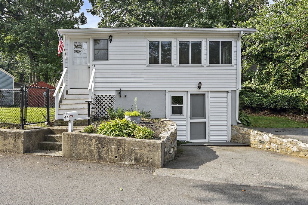 44 Patterson Street Weymouth, MA 02189 - Photo 1 of 24