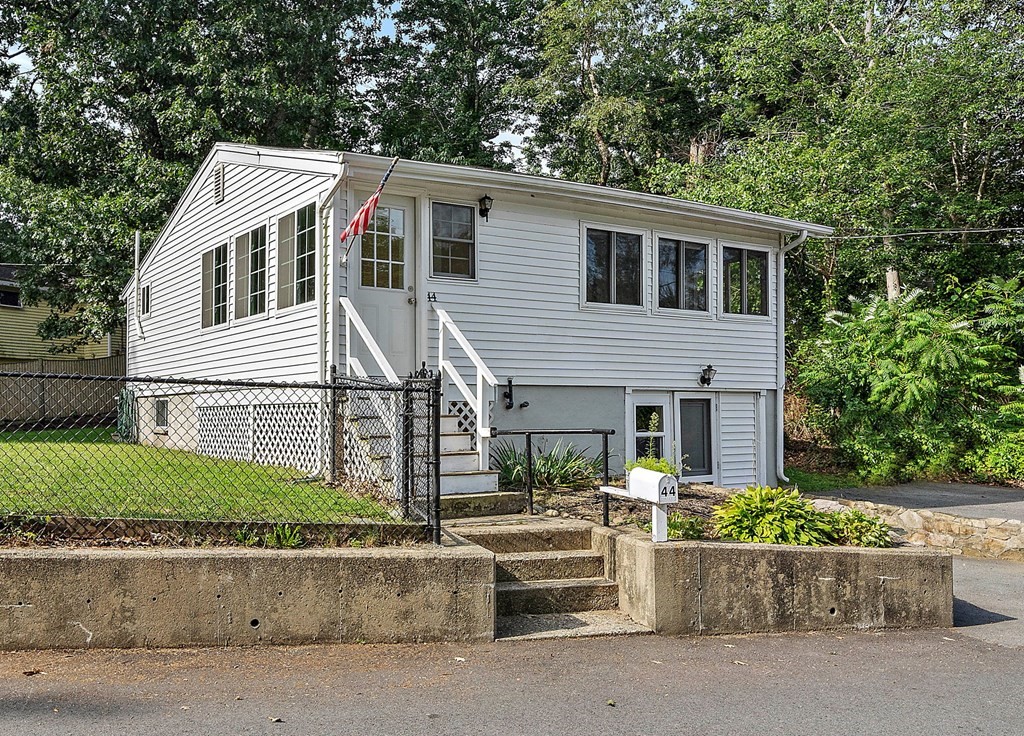 44 Patterson Street Weymouth, MA 02189 - Photo 2 of 24