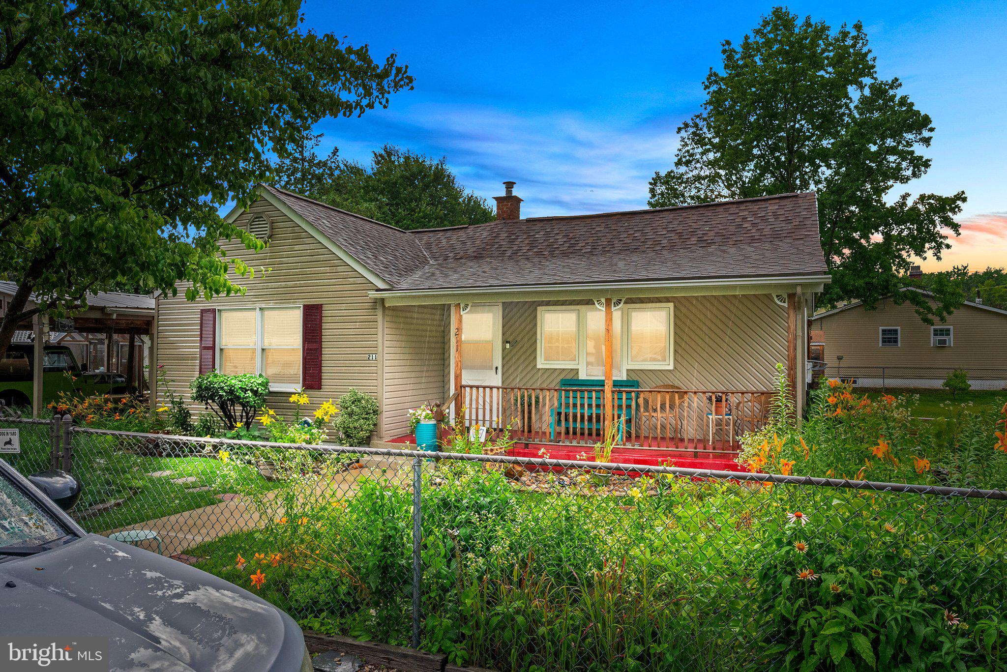 Welcome to 211 Westminster Avenue!