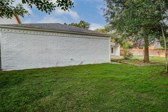 $5,500 | 10303 Chevy Chase Drive, Houston, TX 77042