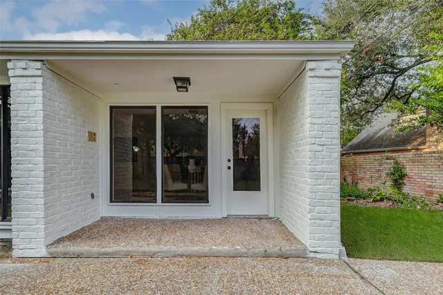 $5,500 | 10303 Chevy Chase Drive, Houston, TX 77042