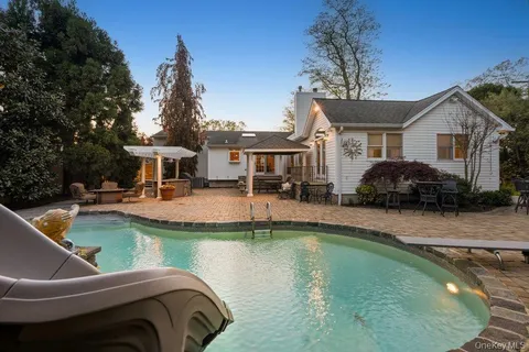 $1,099,990 | 9 Defeo Court, Deer Park, NY 11729