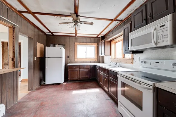 $349,900 | 14 Dewey Street, Easthampton, MA 01027