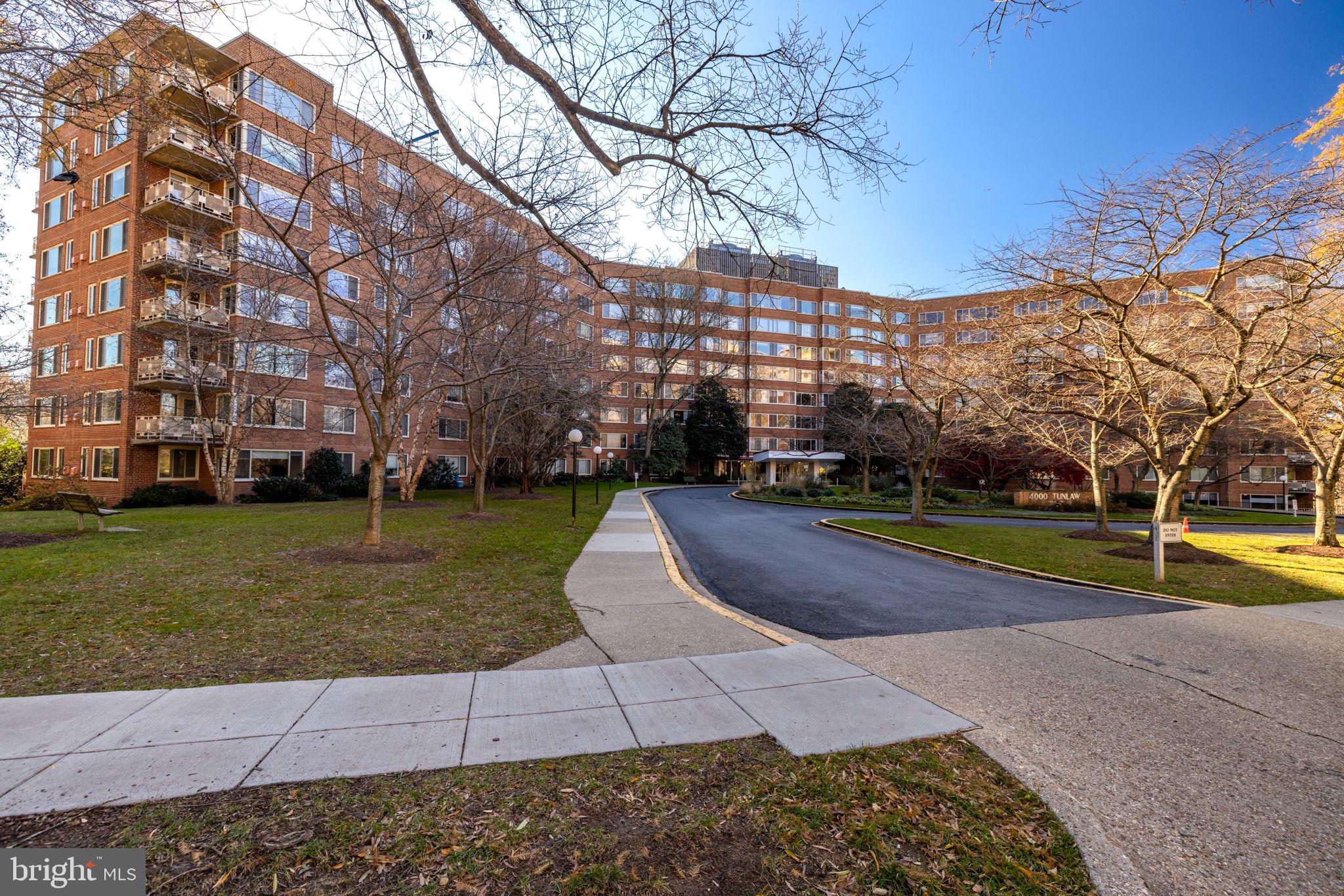 4000 Tunlaw Road Northwest, Unit 600 Washington, DC 20007 - Photo 2 of 27 a view of a park with large trees