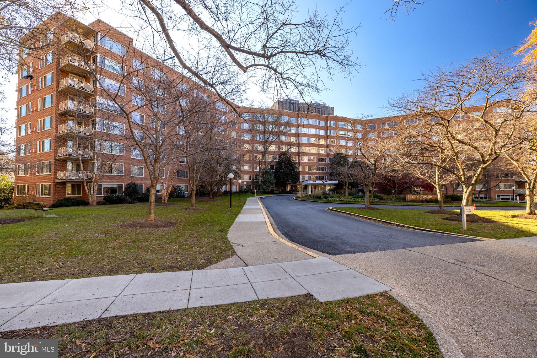 4000 Tunlaw Road Northwest, Unit 600 Washington, DC 20007 - Photo 26 of 27 a view of a park with large trees